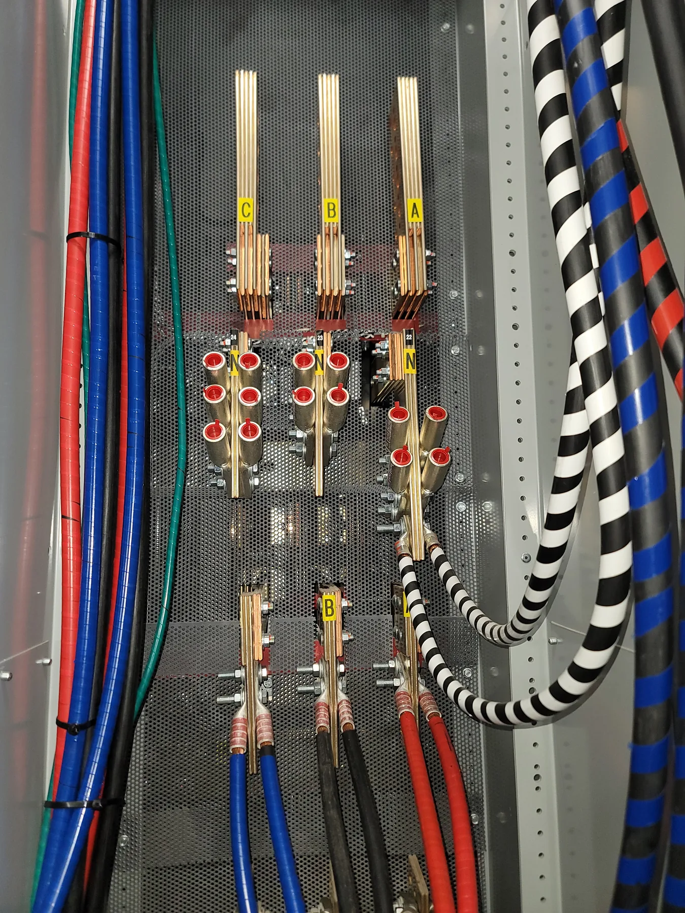 Hôpital Charles-Le Moyne — Détail des connexions de câbles