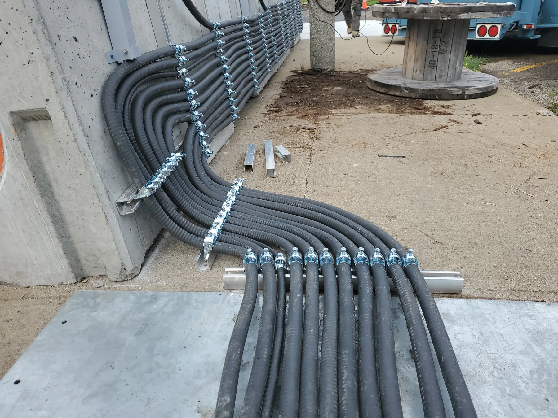 Hydro-Québec · Henri-Bourassa — Conduits au pied des équipements