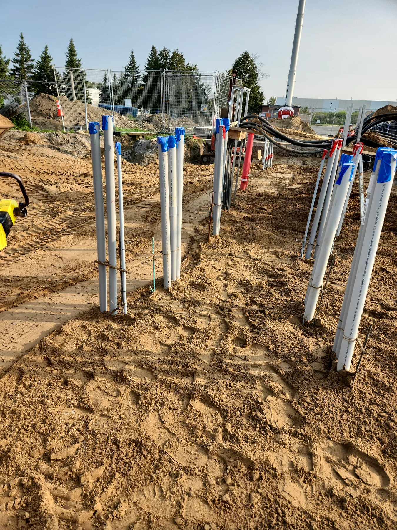 Hydro-Québec · Henri-Bourassa — Sorties de conduits sur le chantier
