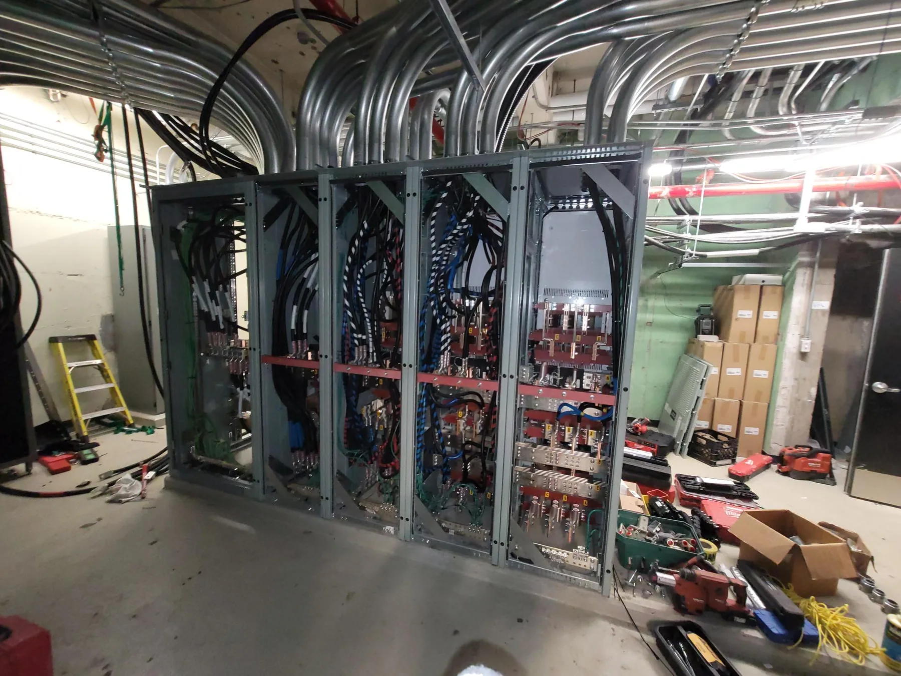 Collège de Maisonneuve — Installation du tableau de distribution