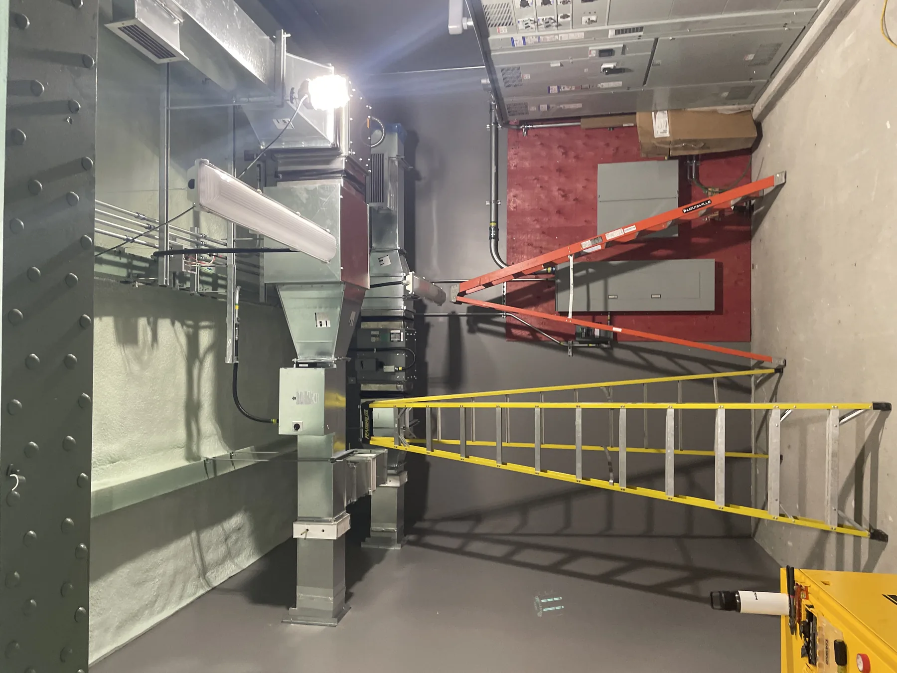 Pont Jacques-Cartier — Installations dans le local électrique