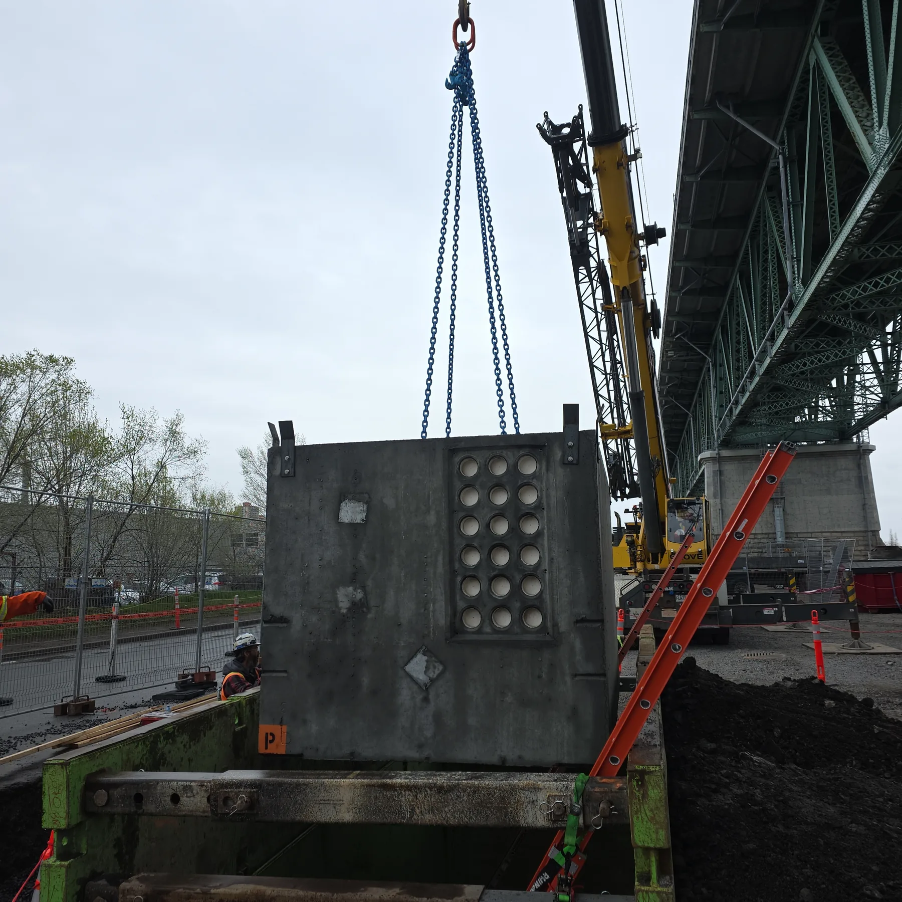 Pont Jacques-Cartier — Mise en place d’une chambre souterraine